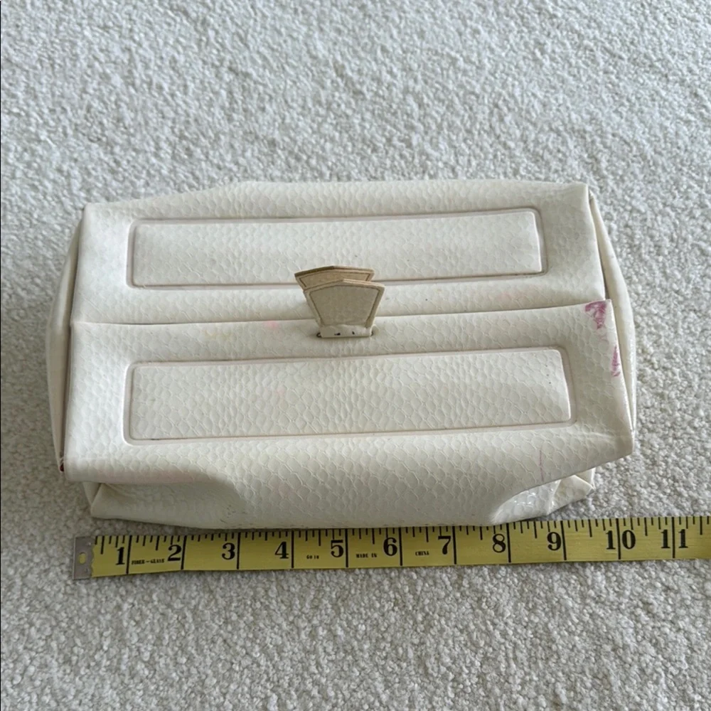 Vintage St Thomas Flip-Top Travel Valet Kit